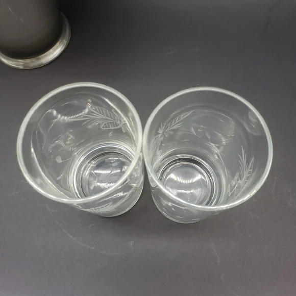 2 Vintage Etched Leaf & Flower Crystal Drinking Glasses - Picture 6 of 16